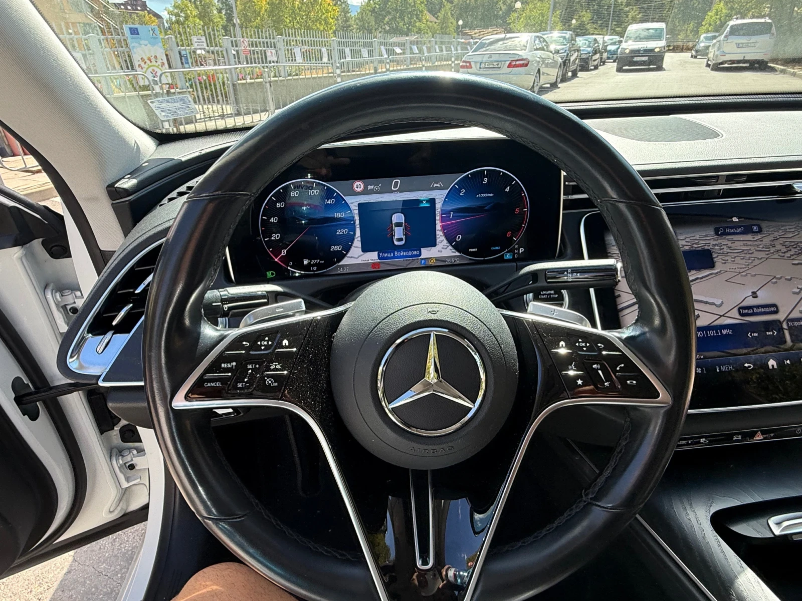 Mercedes-Benz E 220 В гаранция до 2027 Г на 32000 км като нова , снимка 8 - Автомобили и джипове - 56156139