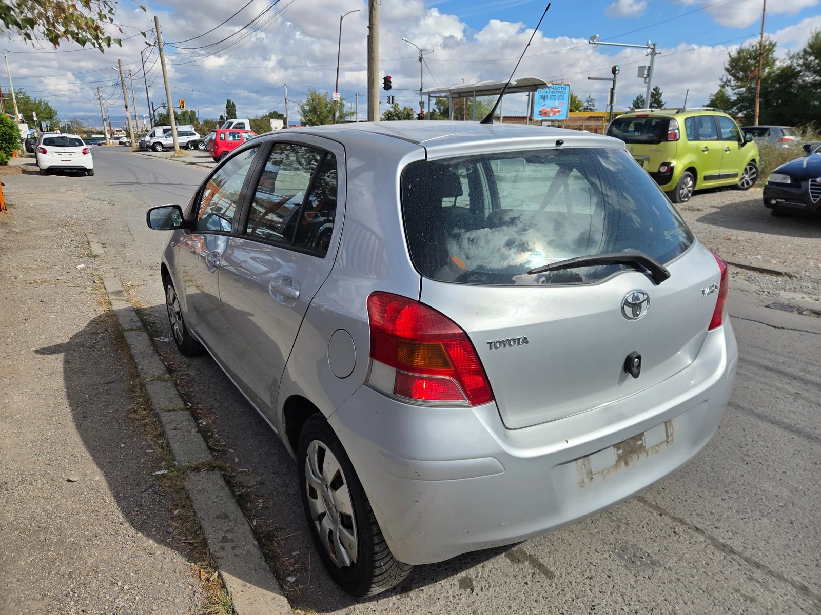 Toyota Yaris 1, 000 EURO5B , снимка 4 - Автомобили и джипове - 56215192