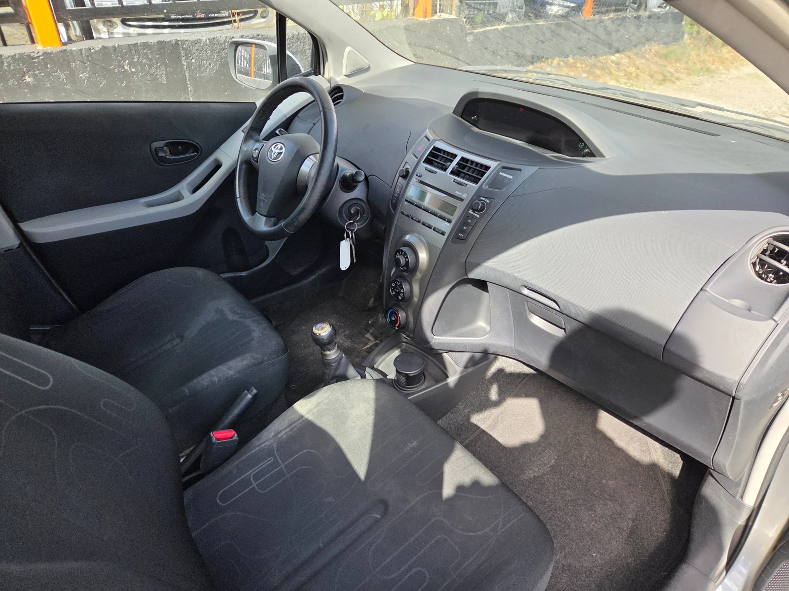 Toyota Yaris 1, 000 EURO5B , снимка 7 - Автомобили и джипове - 56215192