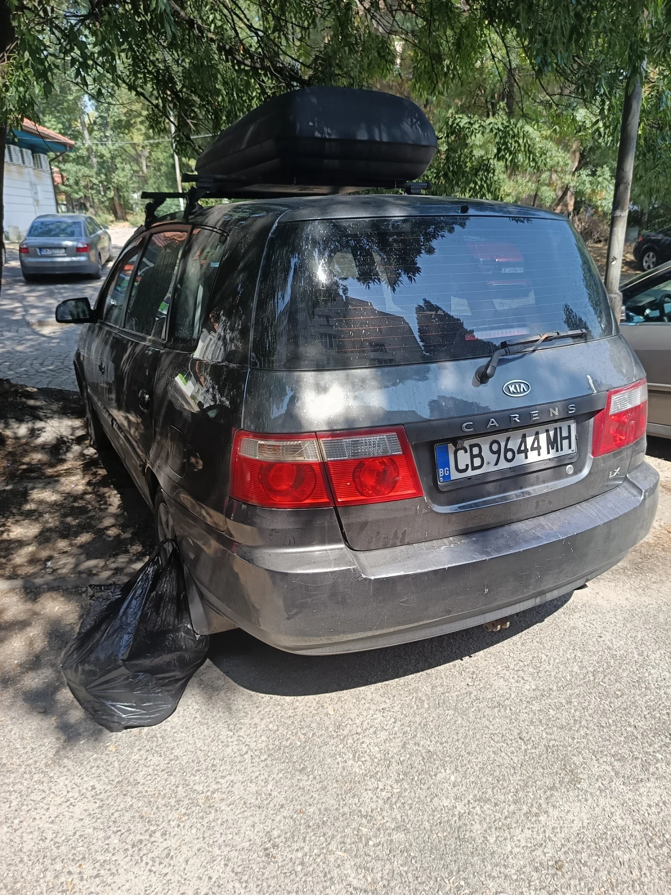 Kia Carens, снимка 2 - Автомобили и джипове - 56349536