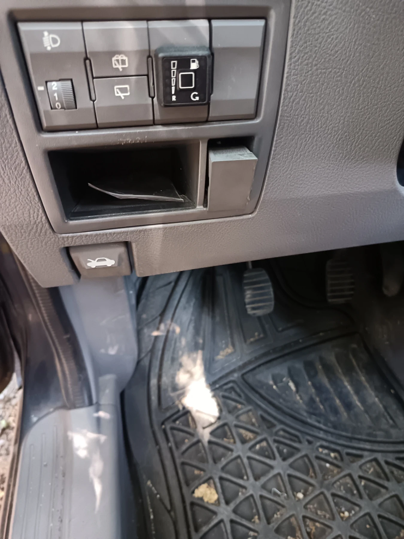 Kia Carens, снимка 6 - Автомобили и джипове - 56349536