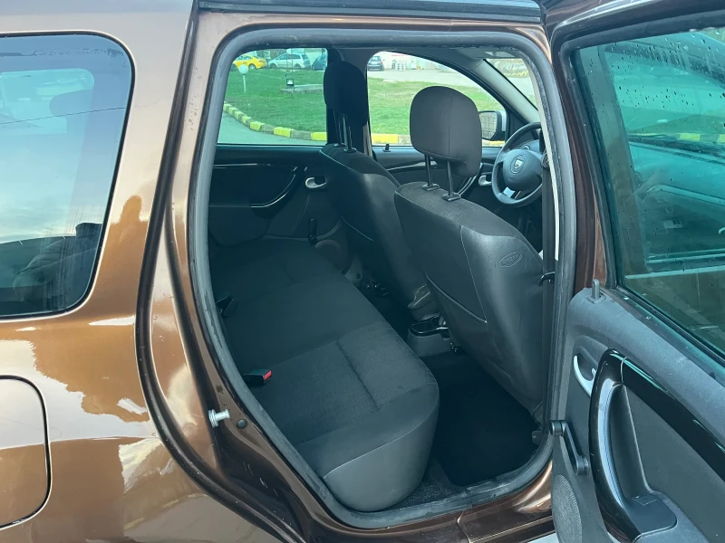 Dacia Duster 1.6i 4x4, снимка 11 - Автомобили и джипове - 52570774