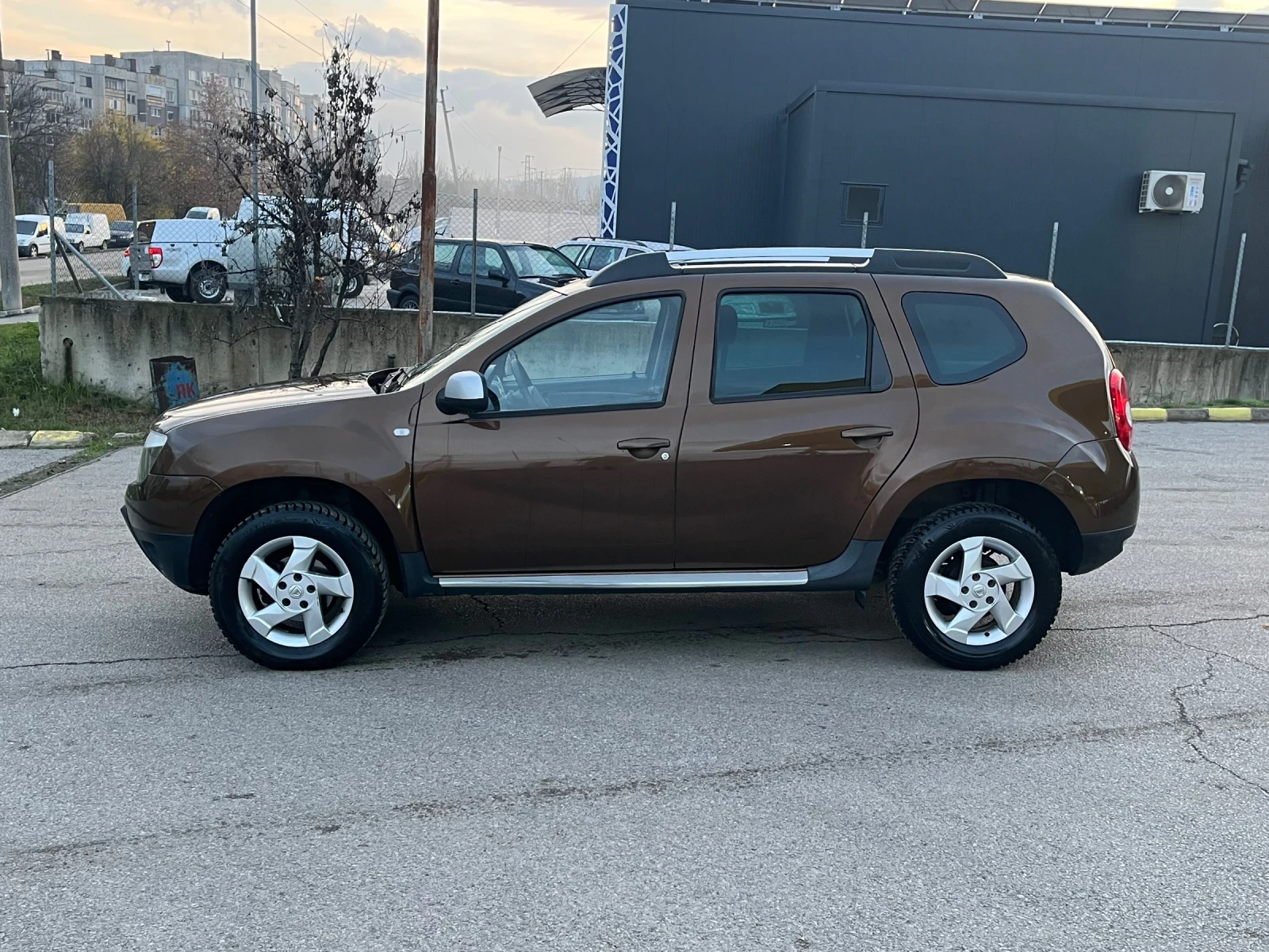 Dacia Duster 1.6i 4x4 - изображение 8