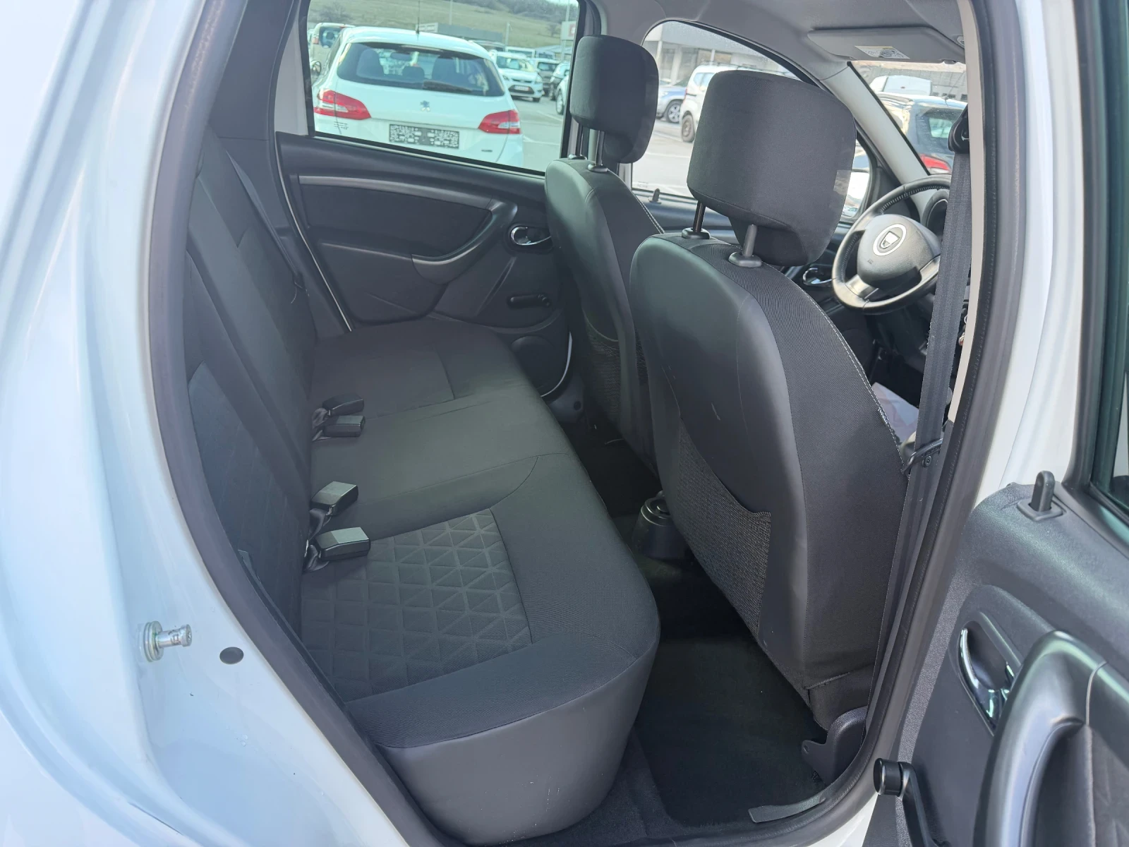 Dacia Duster 1.5DCI, снимка 10 - Автомобили и джипове - 53752525