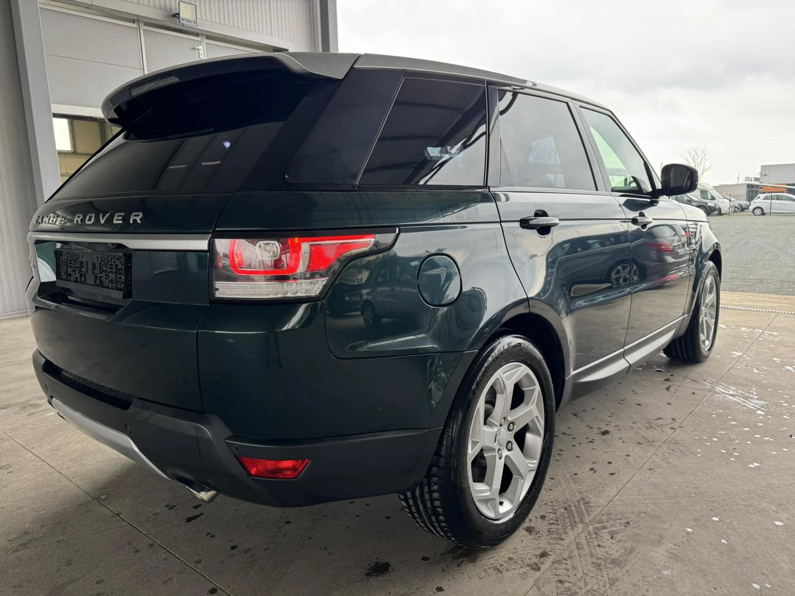 Land Rover Range Rover Sport 3.0* 250ps* 4x4* КОЖА* НАВИ* КАМЕРА, снимка 5 - Автомобили и джипове - 54038771