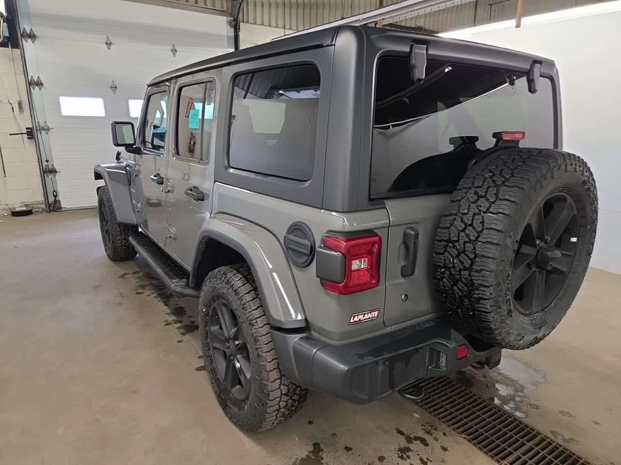 Jeep Wrangler * SAHARA * CARFAX * БЕЗ ПЪРВОНАЧАЛНА ВНОСКА, снимка 4 - Автомобили и джипове - 54412765