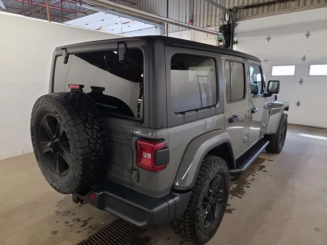 Jeep Wrangler * SAHARA * CARFAX * БЕЗ ПЪРВОНАЧАЛНА ВНОСКА, снимка 3 - Автомобили и джипове - 54412765