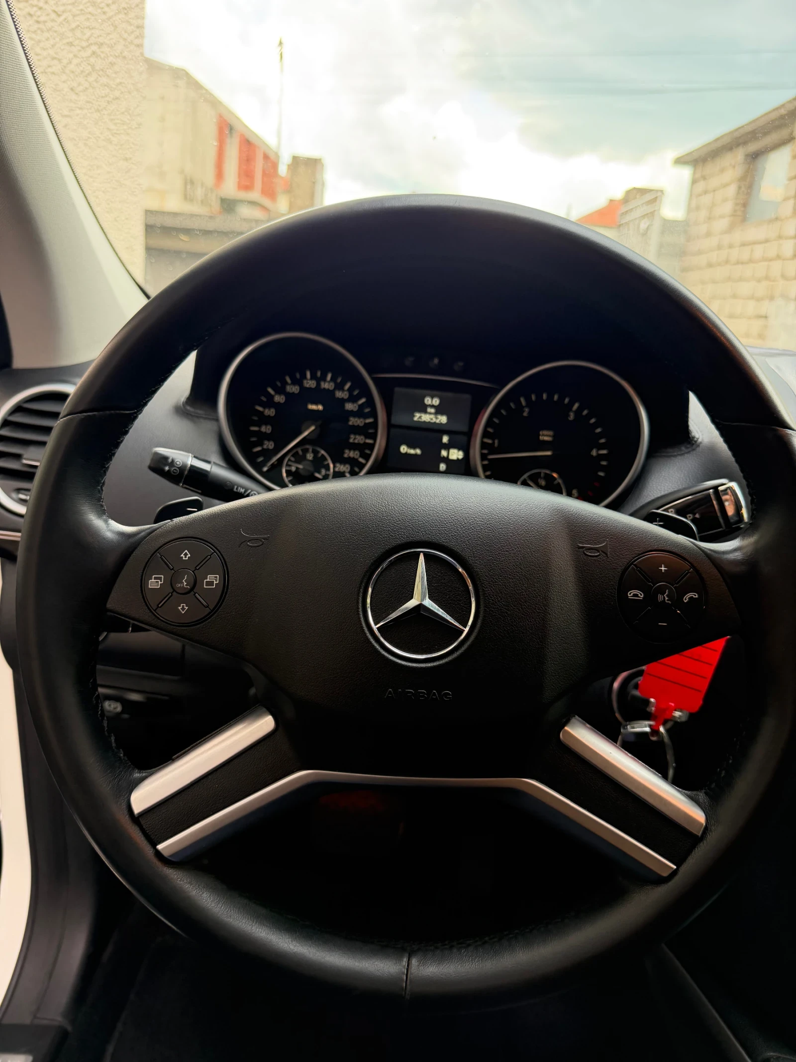 Mercedes-Benz ML 350 AIRMATIC/Harman Kardon/4MATIC/Memory, снимка 11 - Автомобили и джипове - 54728863