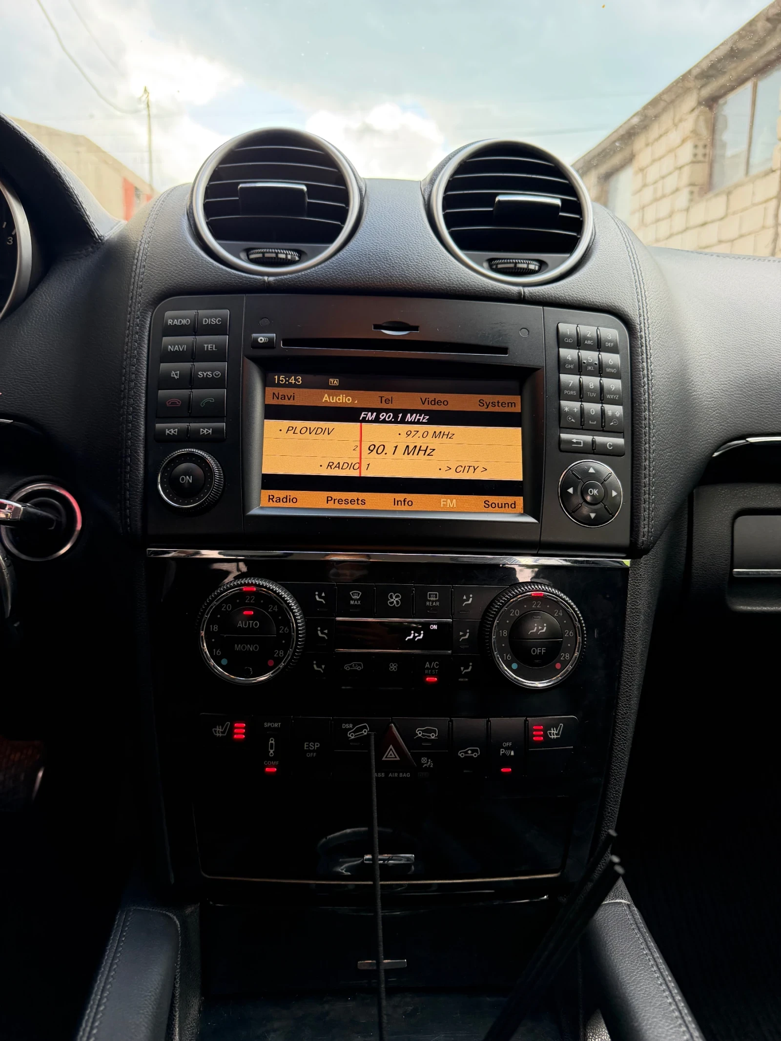 Mercedes-Benz ML 350 AIRMATIC/Harman Kardon/4MATIC/Memory, снимка 8 - Автомобили и джипове - 54728863