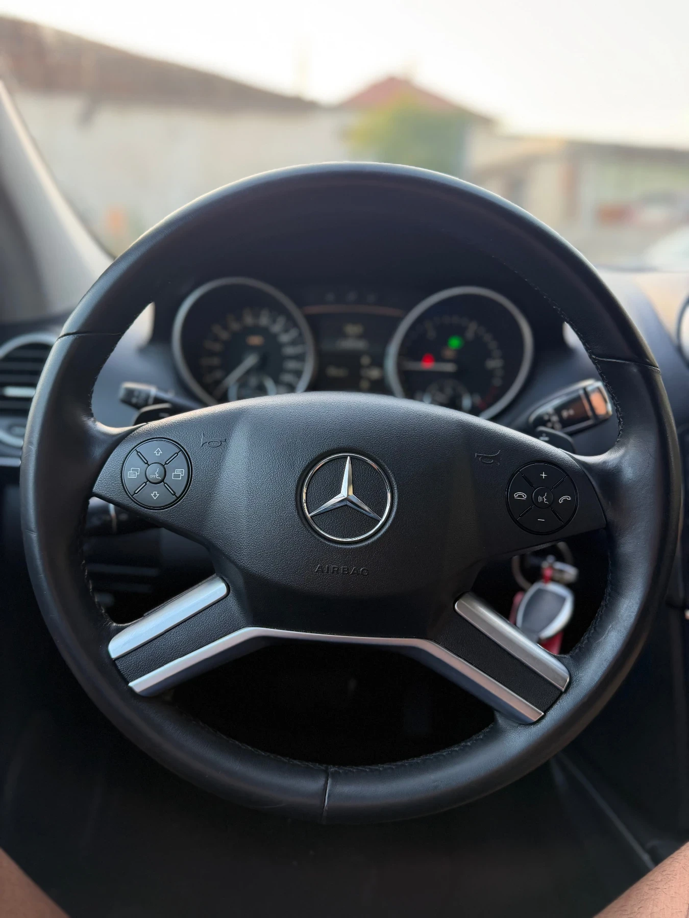 Mercedes-Benz ML 350 AIRMATIC/Harman Kardon/4MATIC/Memory, снимка 9 - Автомобили и джипове - 55904075