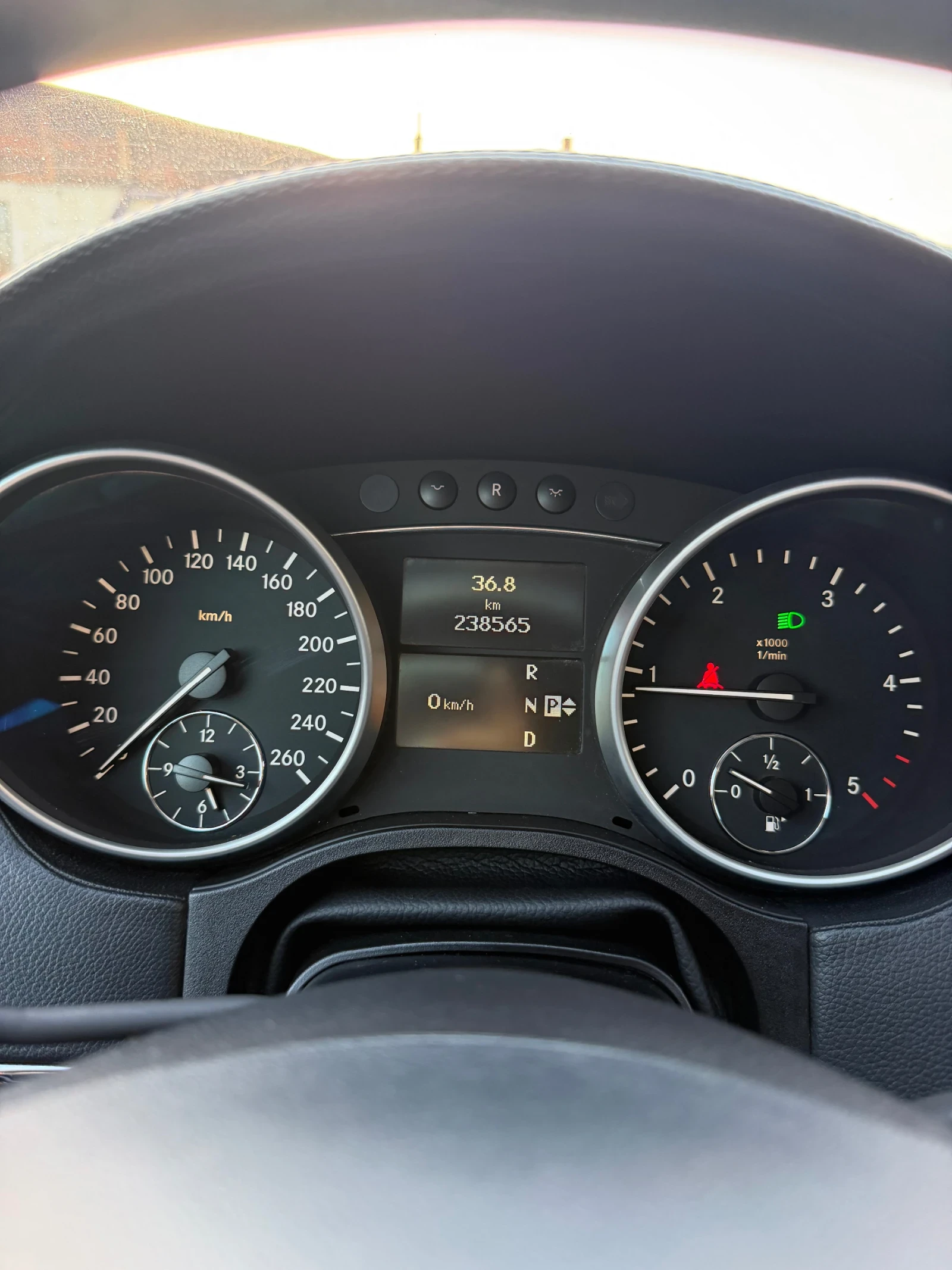 Mercedes-Benz ML 350 AIRMATIC/Harman Kardon/4MATIC/Memory, снимка 10 - Автомобили и джипове - 55904075