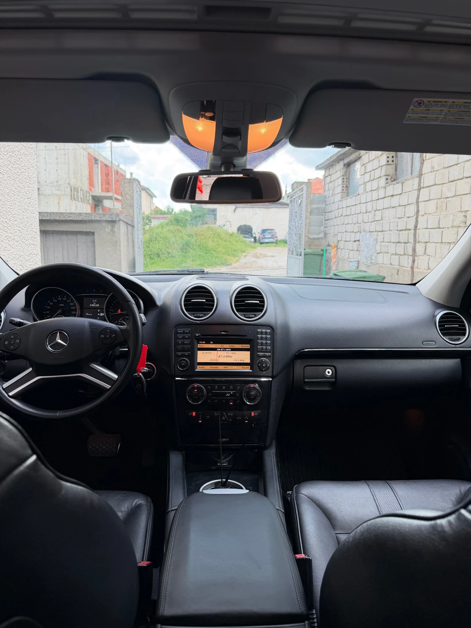 Mercedes-Benz ML 350 AIRMATIC/Harman Kardon/4MATIC/Memory, снимка 6 - Автомобили и джипове - 54728863
