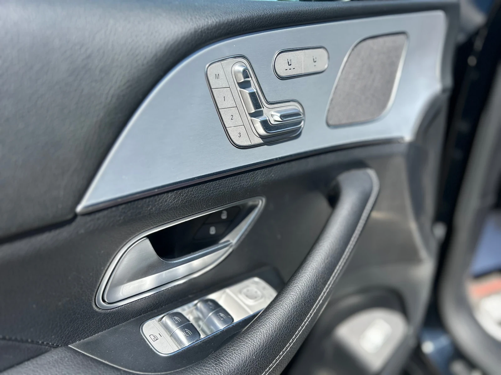 Mercedes-Benz GLE 300 d AMG, снимка 10 - Автомобили и джипове - 54835074
