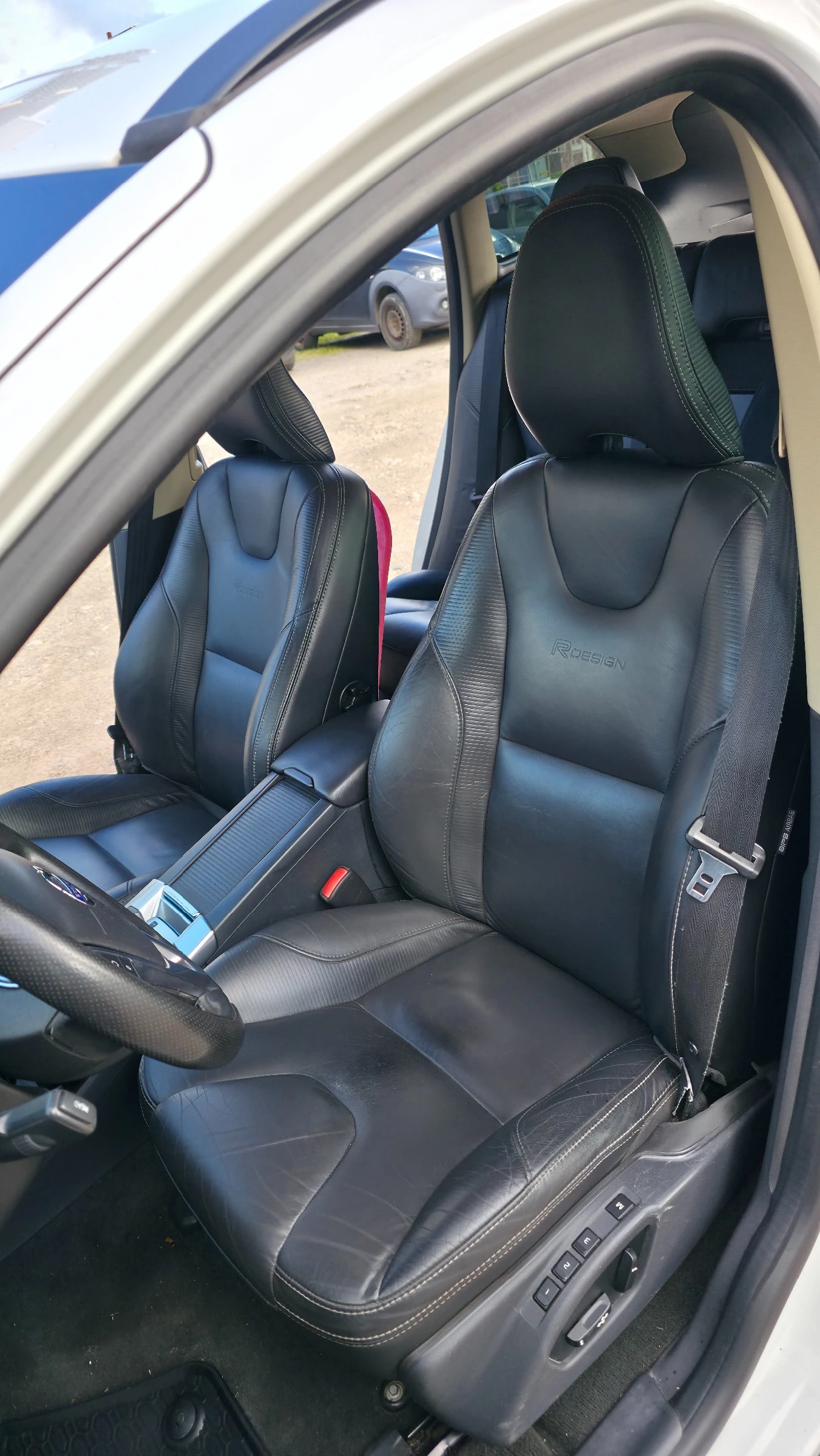 Volvo XC60 R-Design, снимка 11 - Автомобили и джипове - 55274619