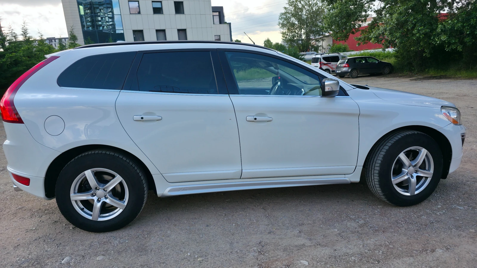 Volvo XC60 R-Design, снимка 4 - Автомобили и джипове - 55274619