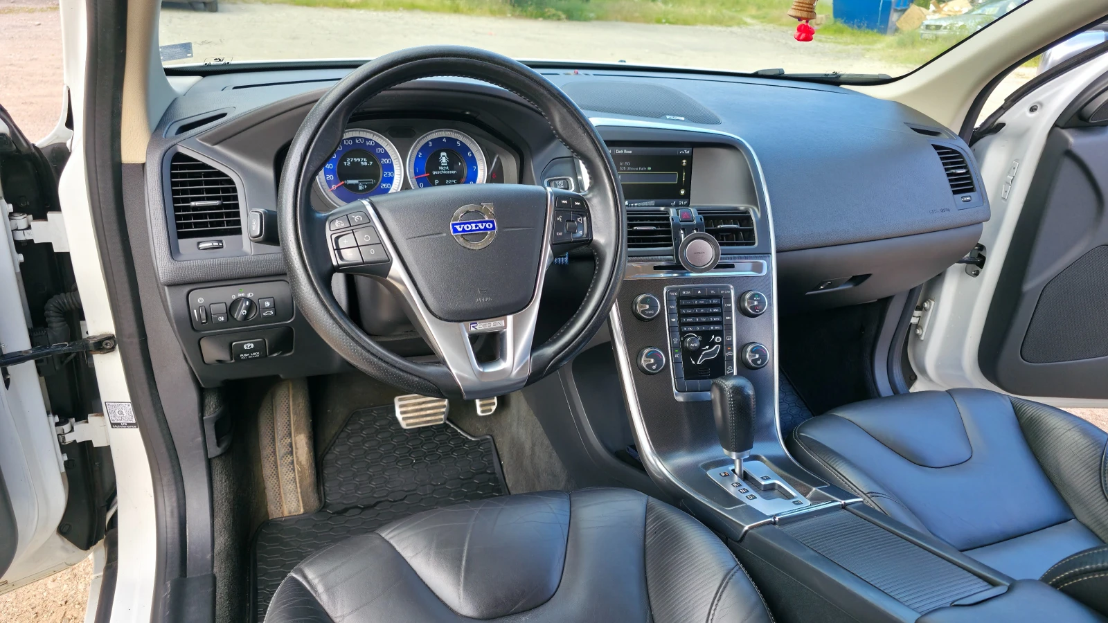 Volvo XC60 R-Design, снимка 13 - Автомобили и джипове - 55274619