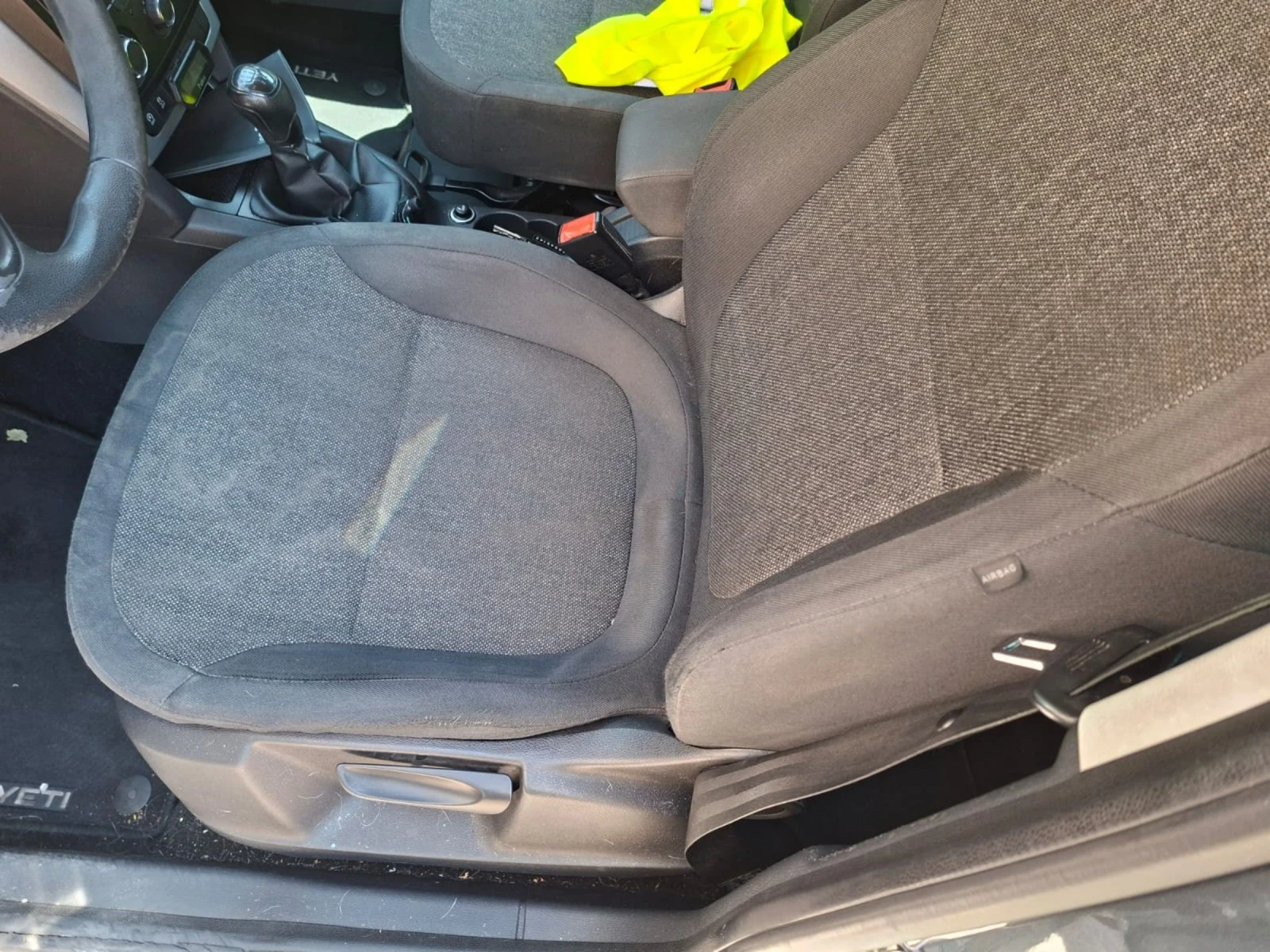 Skoda Yeti 1.6TDI-105 конски сили , снимка 6 - Автомобили и джипове - 55298546