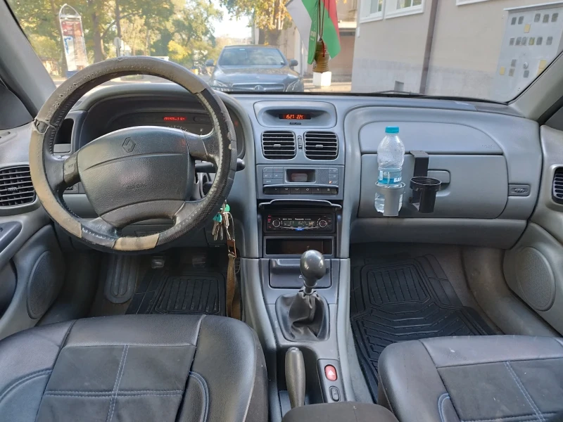 Renault Laguna, снимка 2 - Автомобили и джипове - 47441869