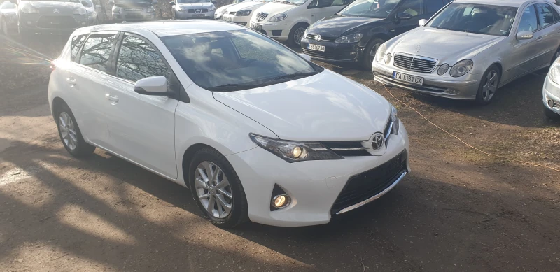 Toyota Auris 1.33VVT-I , снимка 3 - Автомобили и джипове - 48908872