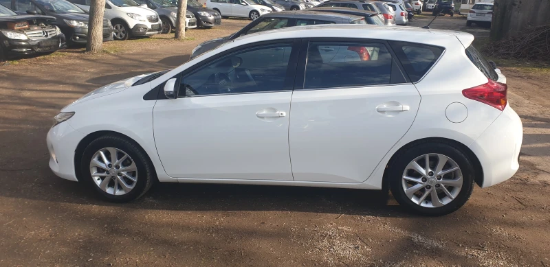 Toyota Auris 1.33VVT-I , снимка 7 - Автомобили и джипове - 48908872