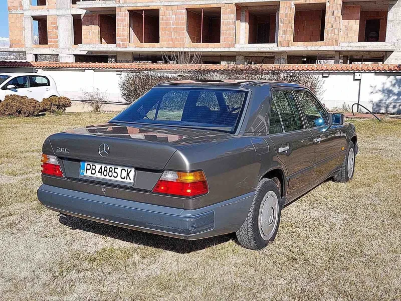 Mercedes-Benz 124 2.0i газ карбуратор 110 к.с. 132 000 км, снимка 5 - Автомобили и джипове - 49550776