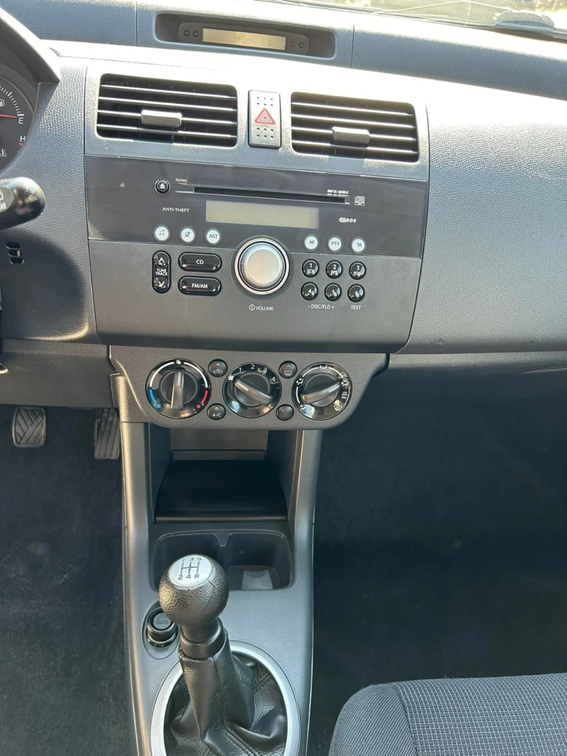 Suzuki Swift 1.3 4x4, снимка 15 - Автомобили и джипове - 52637108