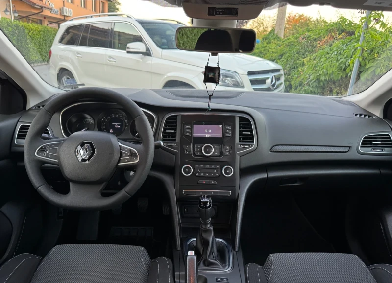 Renault Megane 1.5 dci, снимка 10 - Автомобили и джипове - 52714639