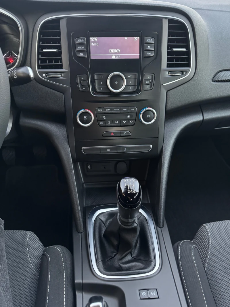 Renault Megane 1.5 dci, снимка 14 - Автомобили и джипове - 52714639