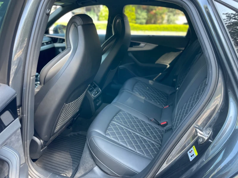 Audi A4 50TDI* Edition One* 3xS Line* HD Matrix * Massage*, снимка 11 - Автомобили и джипове - 52149342