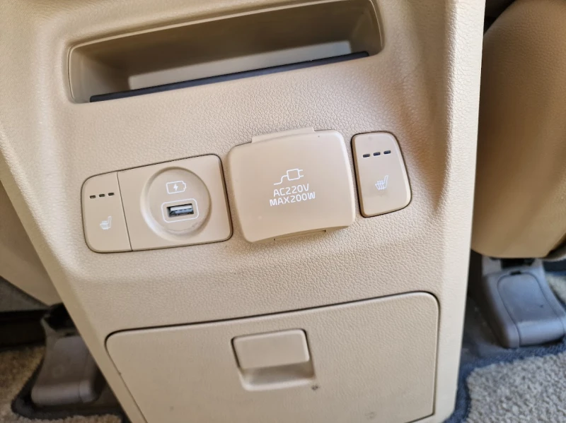 Kia Carnival, снимка 5 - Автомобили и джипове - 52370372