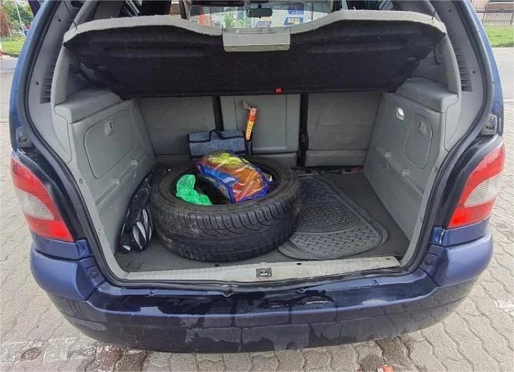 Renault Scenic, снимка 11 - Автомобили и джипове - 54735472