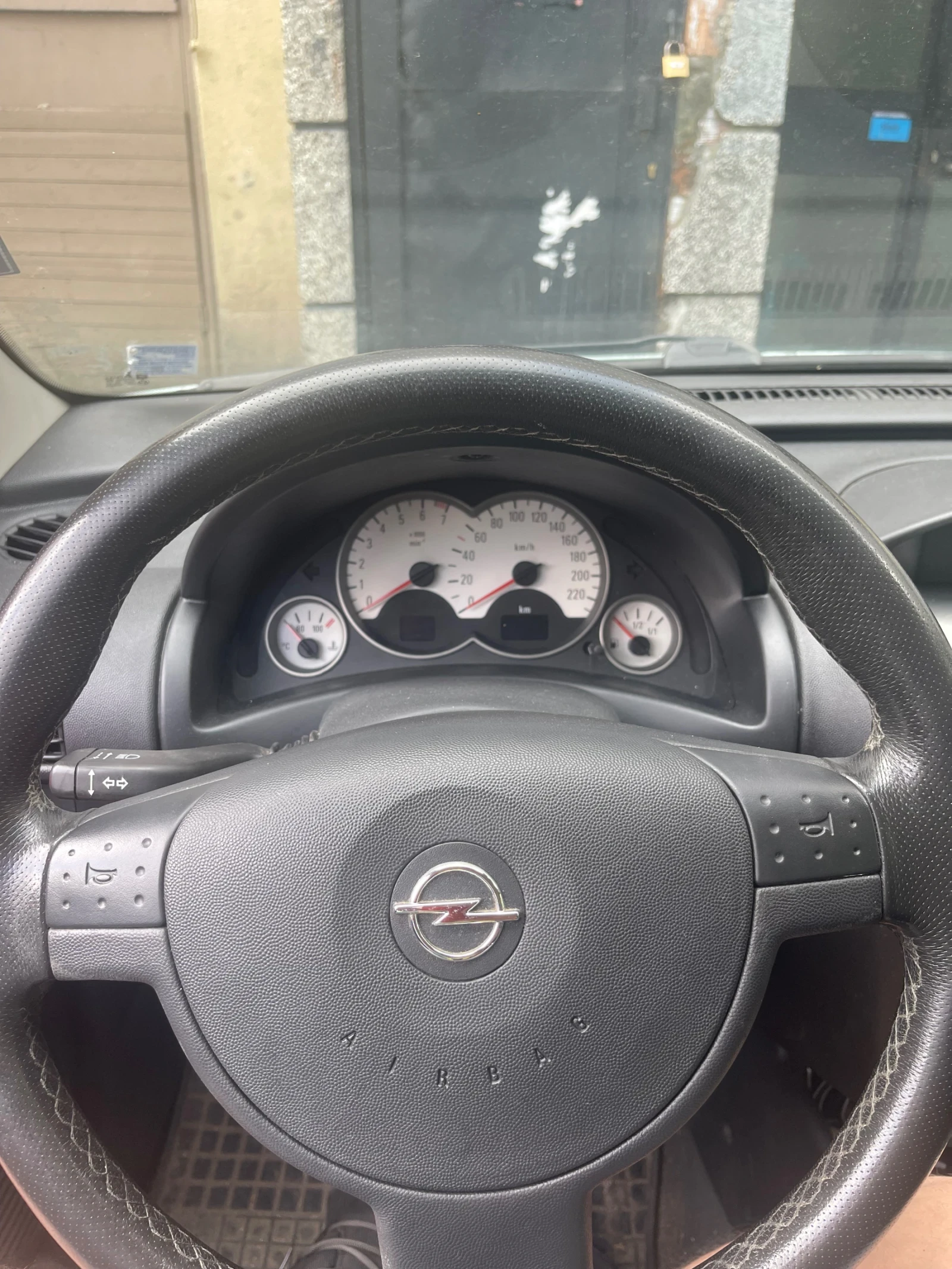 Opel Corsa  - изображение 8