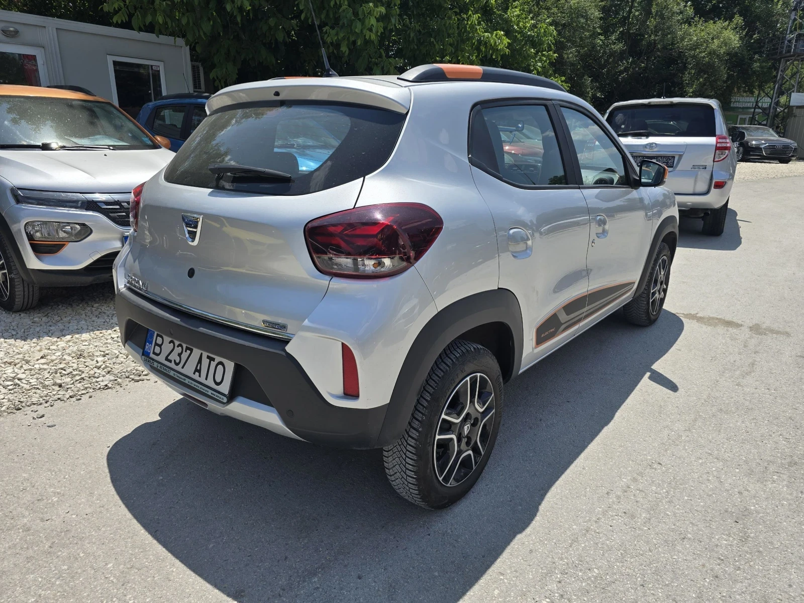Dacia Spring Comfort Plus 45 CCS Гаранция Лизинг - изображение 5