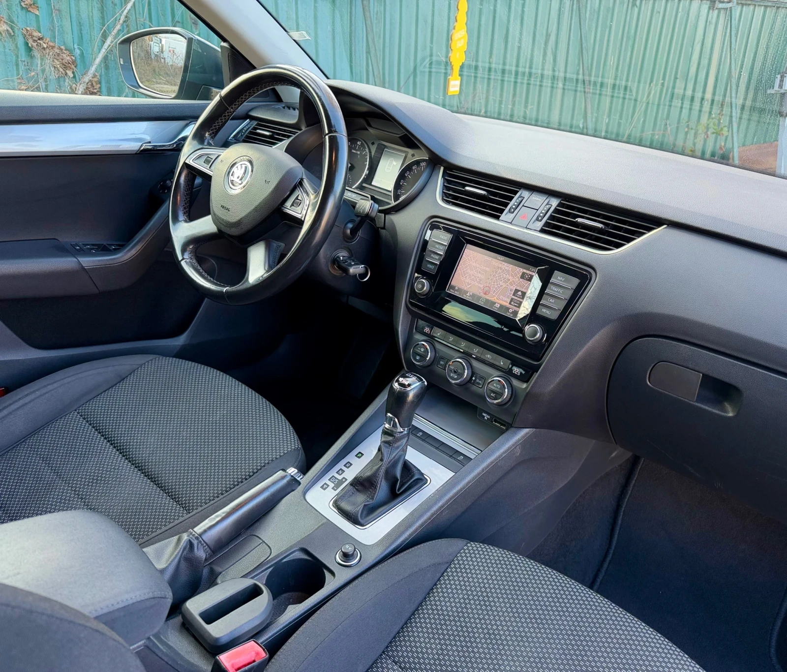 Skoda Octavia 1.8i 4x4 Автоматик Евро 6b - изображение 9