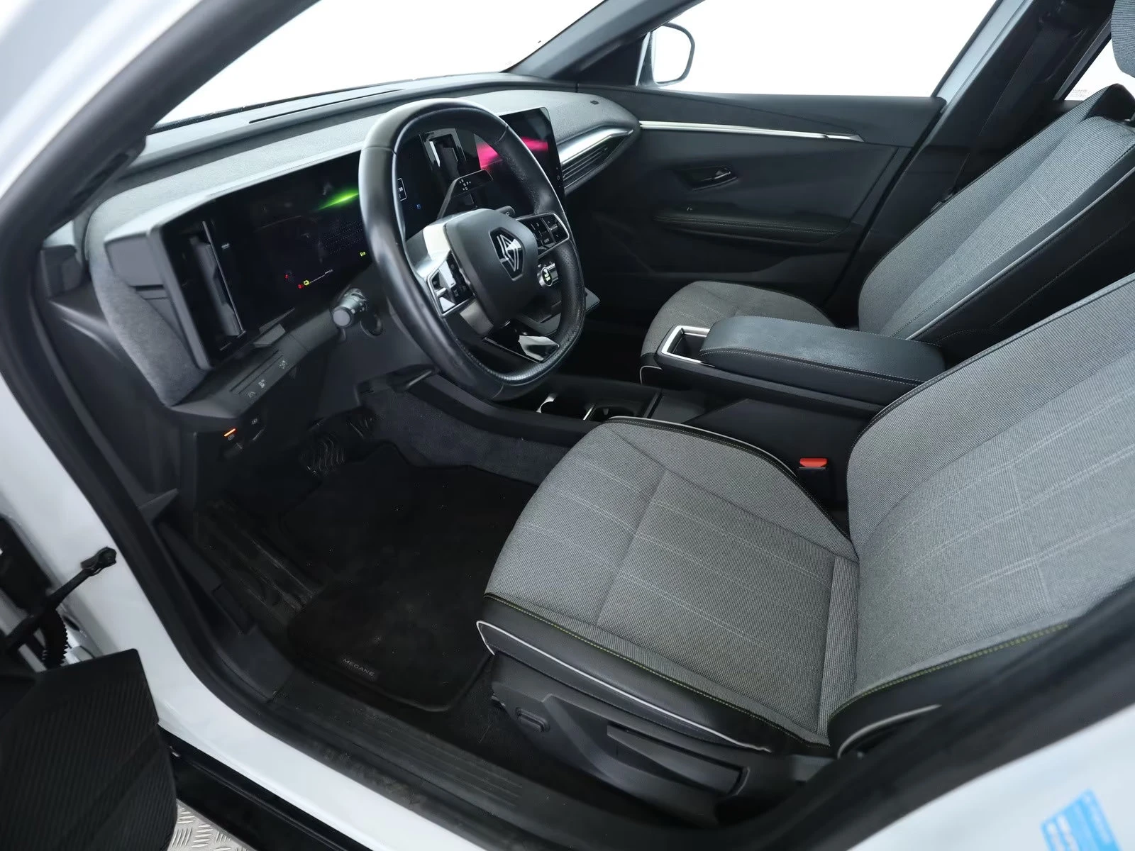 Renault Megane TECHNO/EV40/131HP/LED/360/NAVI/ACC/238z, снимка 7 - Автомобили и джипове - 54051089