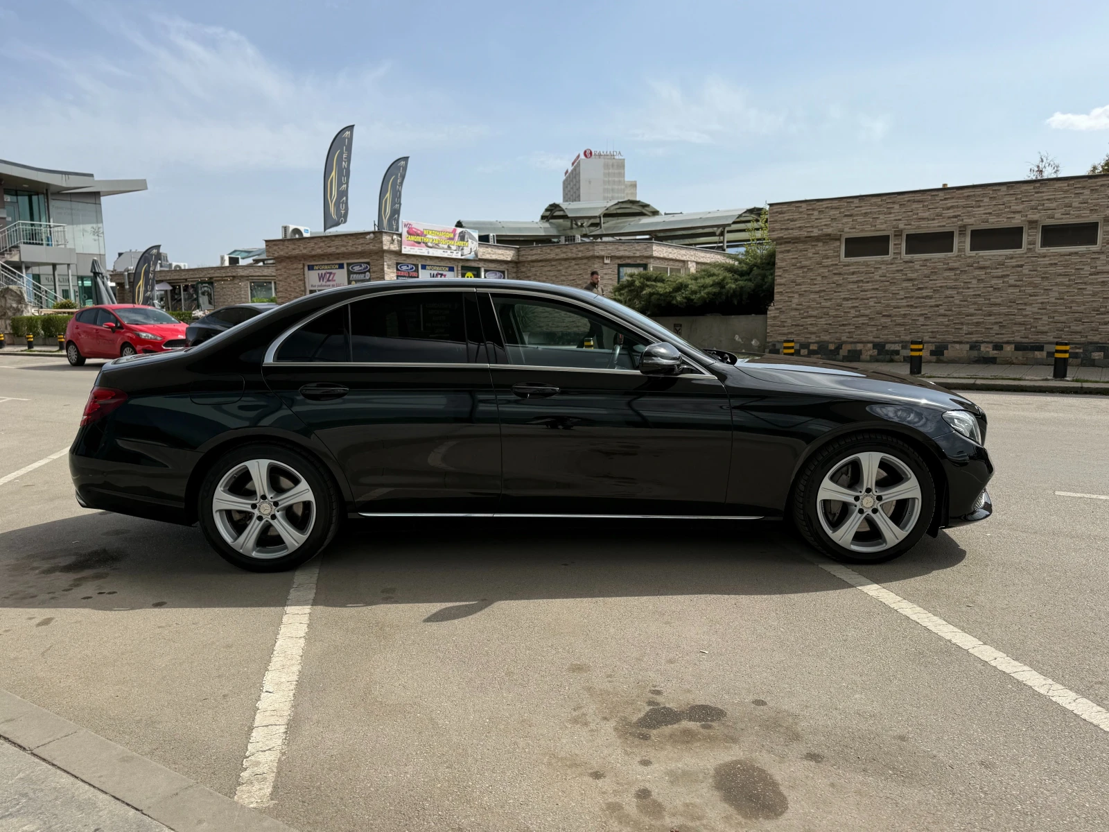 Mercedes-Benz E 350 CDI 6 МЕСЕЦА ГАРАНЦИЯ/258к.с. 9G Tronic/Подгрев, снимка 5 - Автомобили и джипове - 54225565