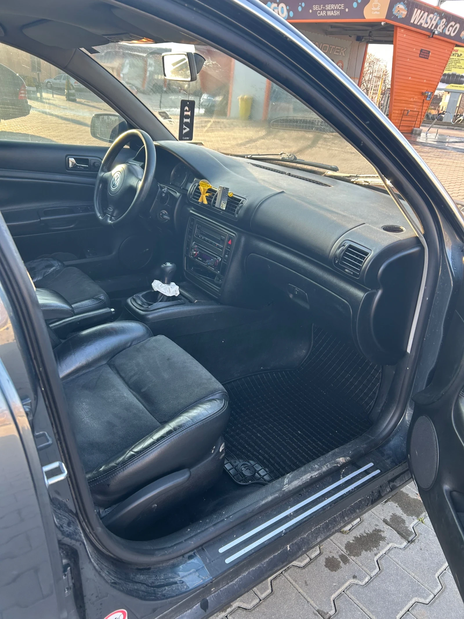 VW Passat 1.9 TDI, снимка 8 - Автомобили и джипове - 54704833