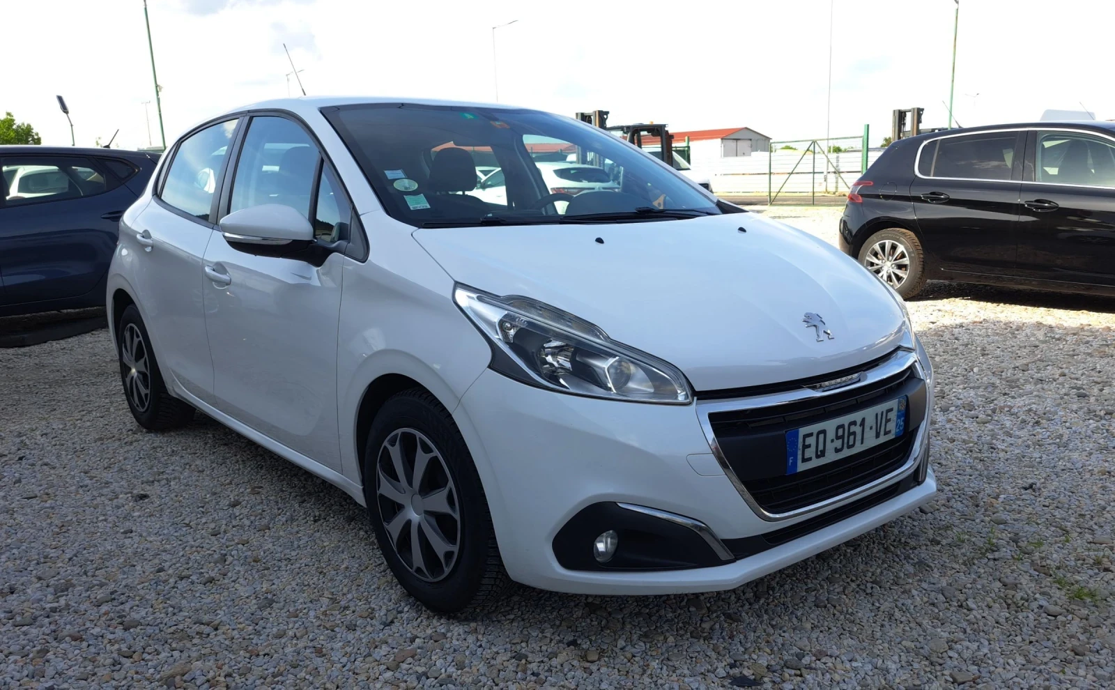 Peugeot 208 1.6 HDI, снимка 8 - Автомобили и джипове - 54709032