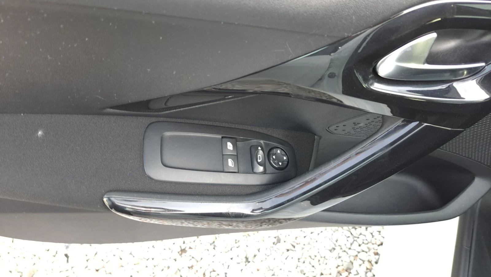 Peugeot 208 1.6 HDI, снимка 9 - Автомобили и джипове - 54709032