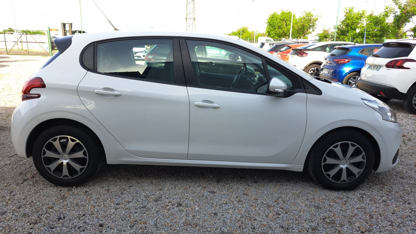 Peugeot 208 1.6 HDI, снимка 7 - Автомобили и джипове - 54709032