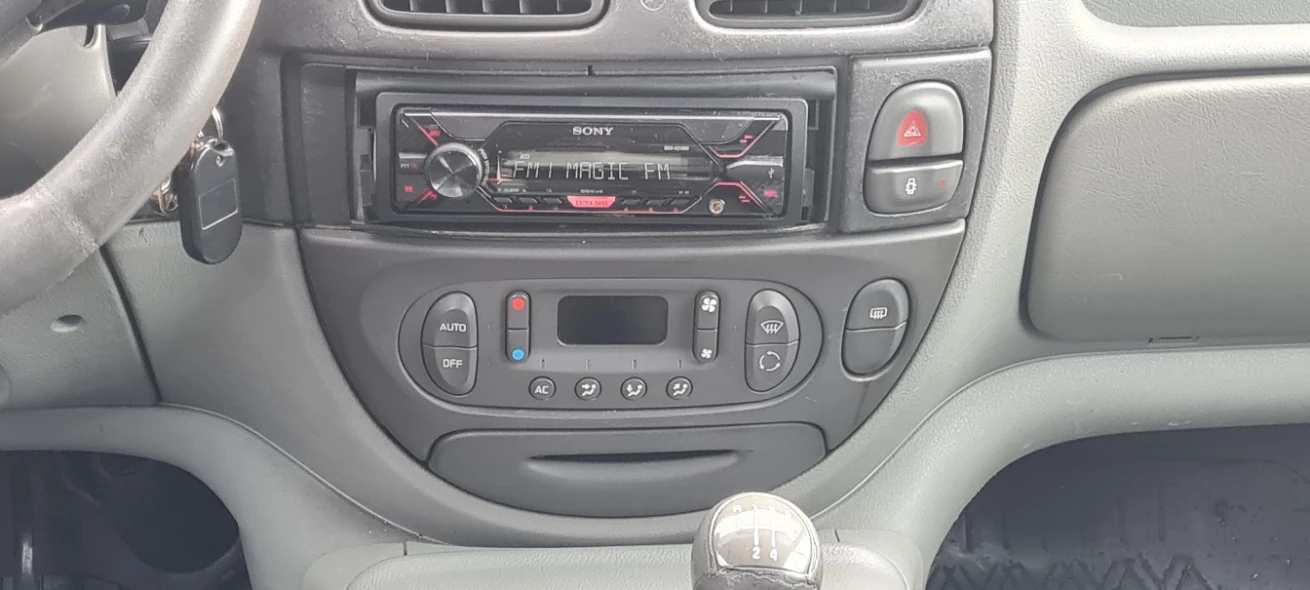 Renault Scenic, снимка 6 - Автомобили и джипове - 54735472