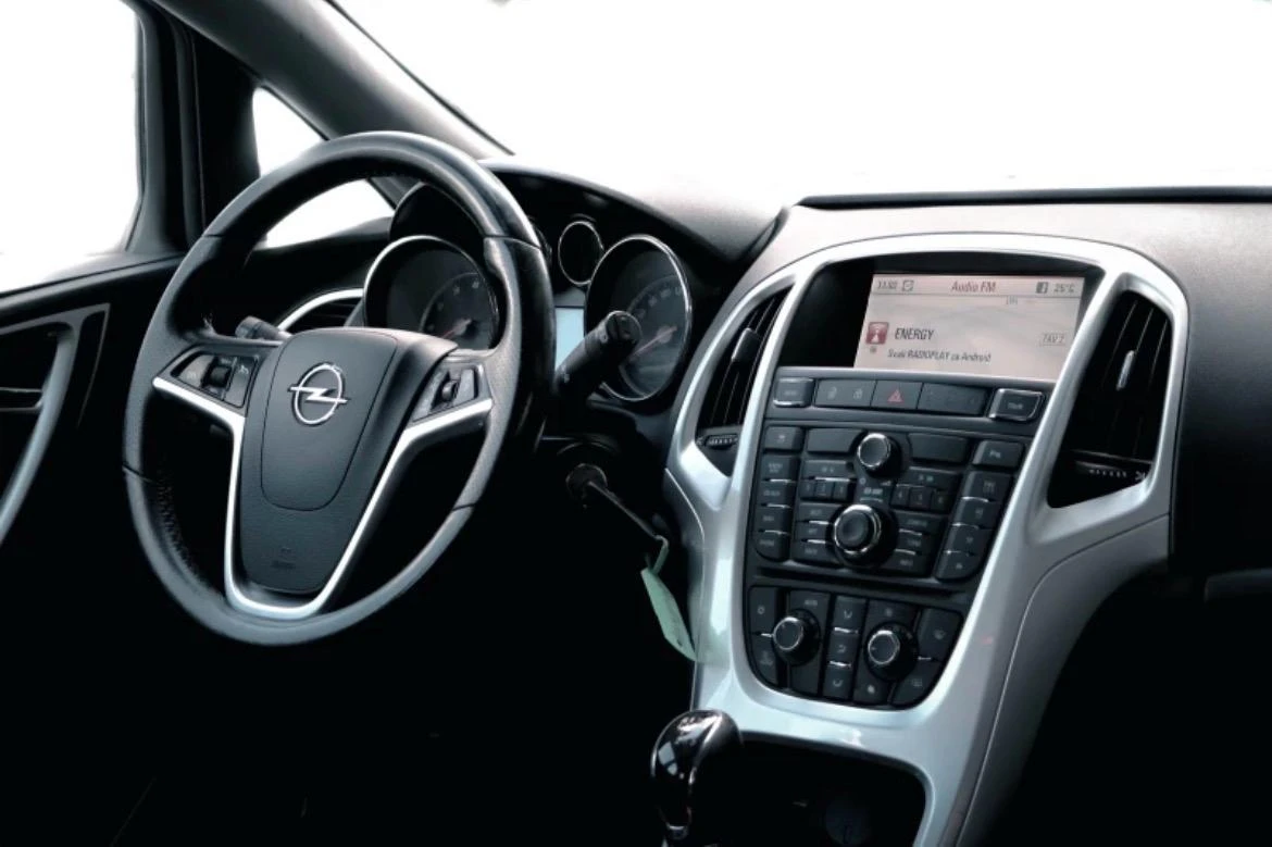 Opel Astra 1.6 ТУРБО 180к.с. 127000km, снимка 11 - Автомобили и джипове - 54932039