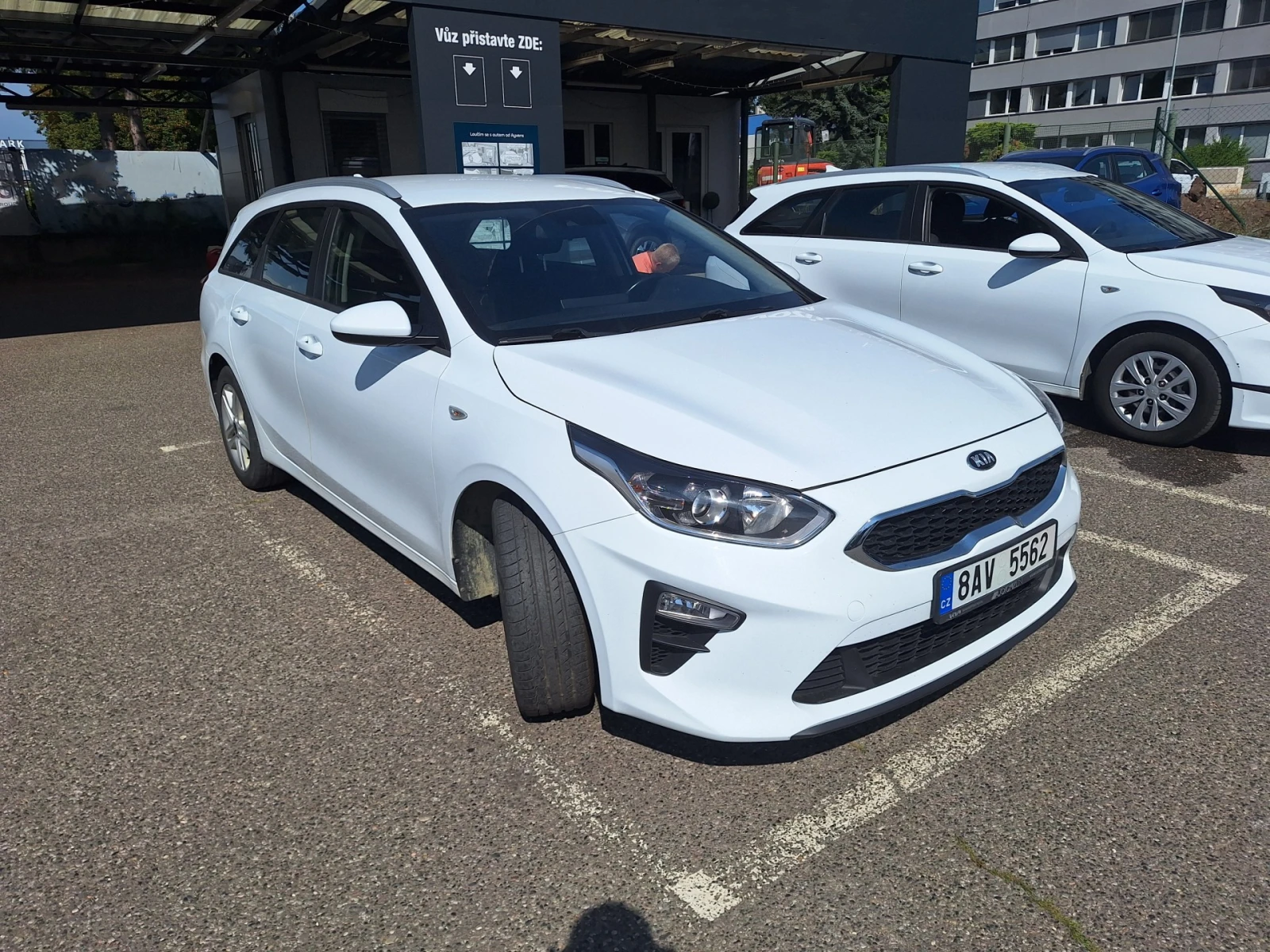 Kia Ceed 1.5 T-GDI/ Spin/ SW/ Очакван!, снимка 3 - Автомобили и джипове - 56112243