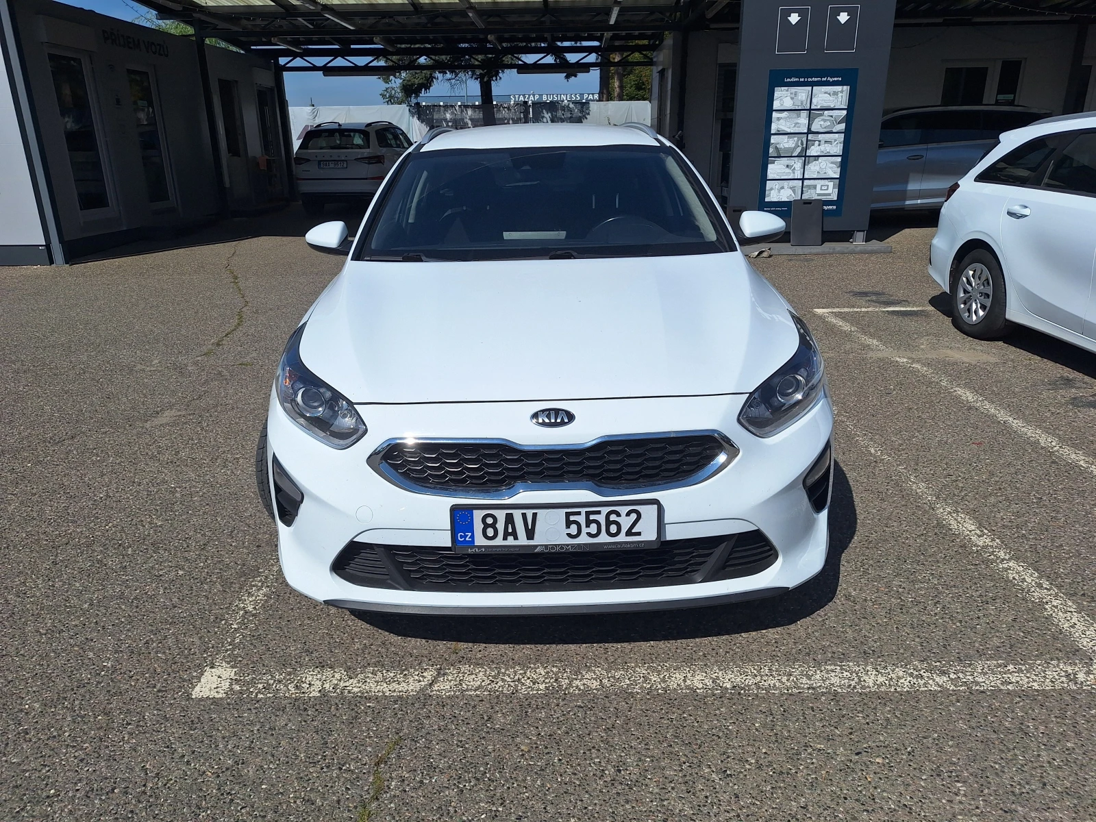 Kia Ceed 1.5 T-GDI/ Spin/ SW/ Очакван!, снимка 2 - Автомобили и джипове - 56112243