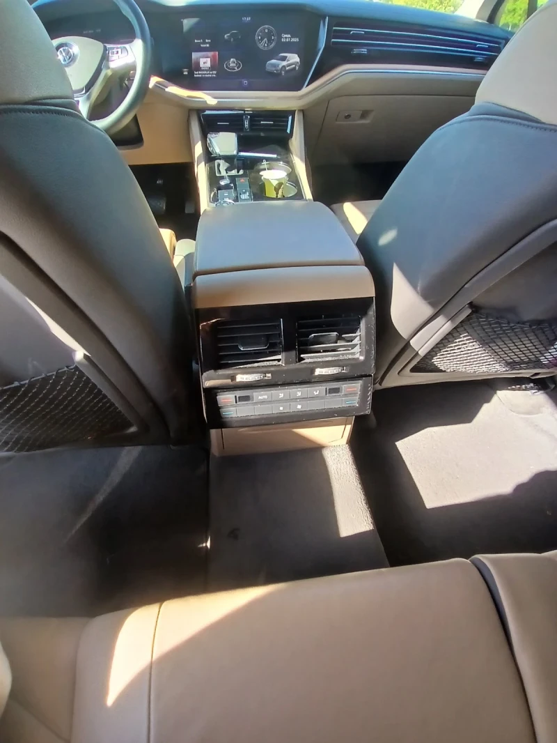 VW Touareg, снимка 2 - Автомобили и джипове - 52336851