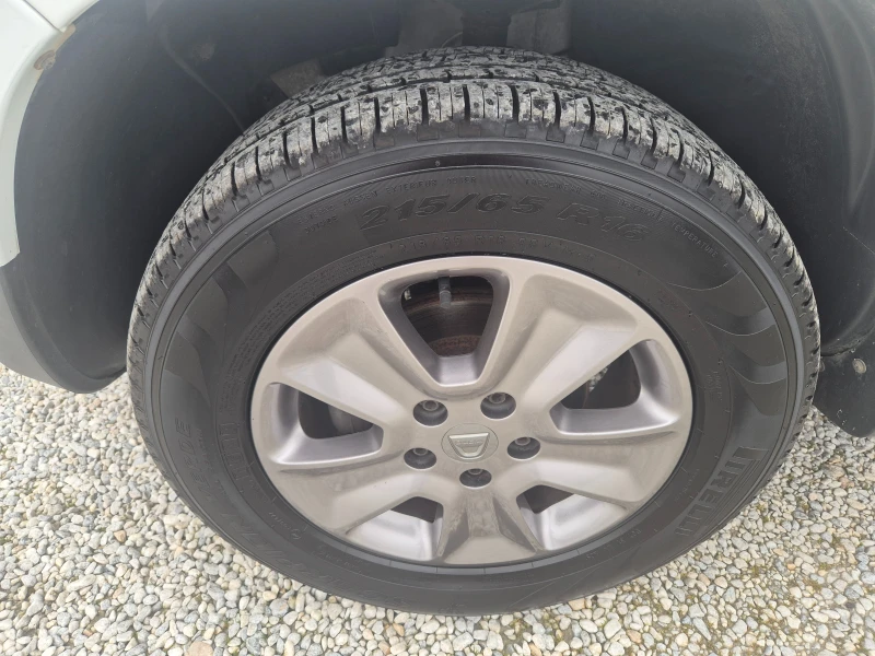 Dacia Duster 1.6 Гaз  Бензин, снимка 14 - Автомобили и джипове - 53440743