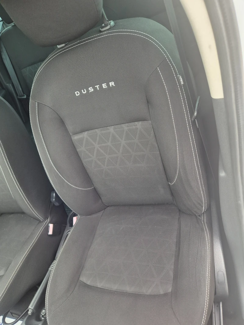 Dacia Duster 1.6 Гaз  Бензин, снимка 8 - Автомобили и джипове - 53440743
