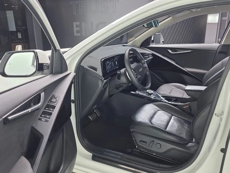 Kia Niro 1.6 Automatic, снимка 10 - Автомобили и джипове - 55880515