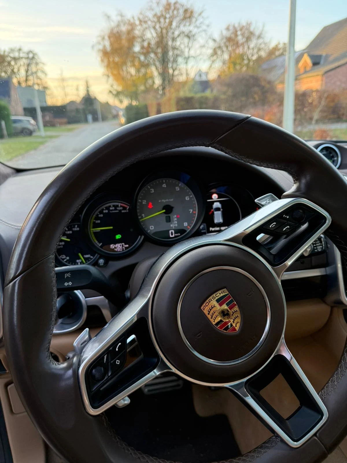 Porsche Cayenne E-Hybrid , снимка 4 - Автомобили и джипове - 54152362