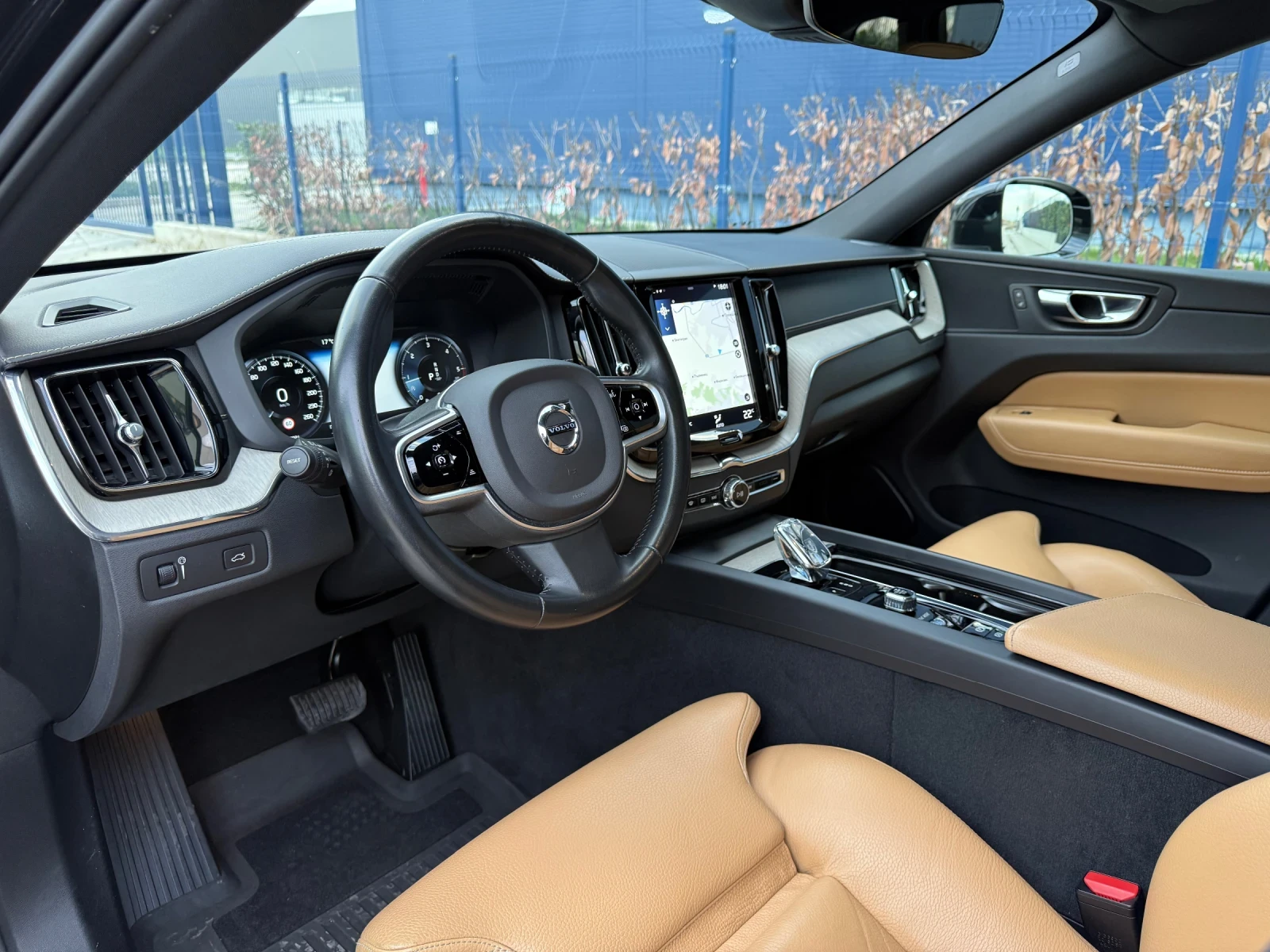 Volvo XC60 НОВ ВНОС ОТ СЕВЕРНА ИТАЛИЯ ! ! ! ЗАКУПЕН ОТ ОФИЦИА, снимка 6 - Автомобили и джипове - 54215489